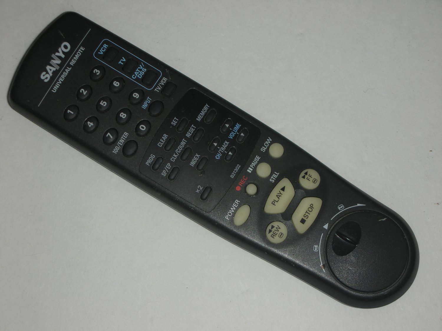 Sanyo B21302 VCR VHS Player + TV DSS Cable Programmable Remote Controller Genuine Original OEM