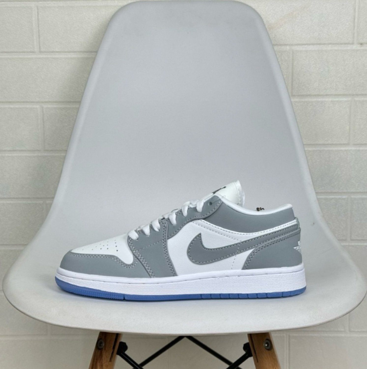 Air Jordan 1 Low Wolf Grey