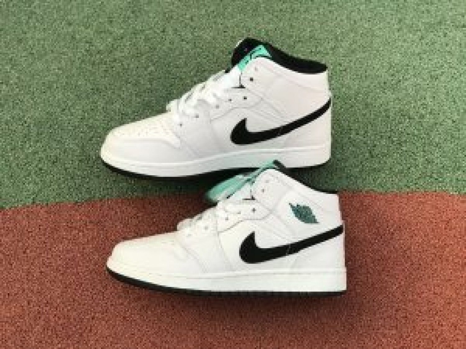 Air Jordan 1 Mid GS Hyper Jade 554725-122