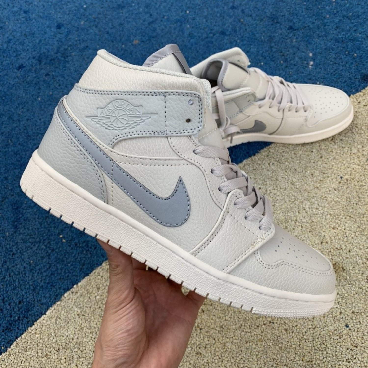 Air Jordan 1 Mid Light BoneGrey
