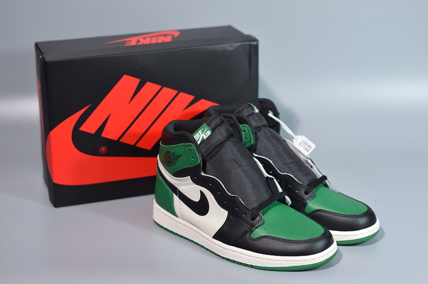 Air Jordan 1 Retro High OG Pine Green 555088-302