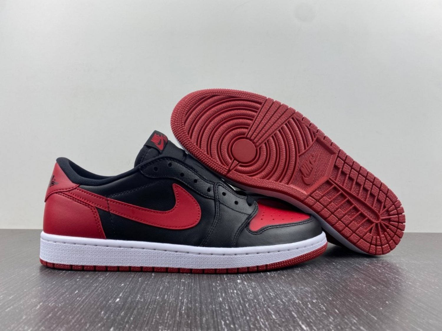 Air Jordan 1 Retro Low Bred BlackVarsity Red&acirc;��Sail 705329-001