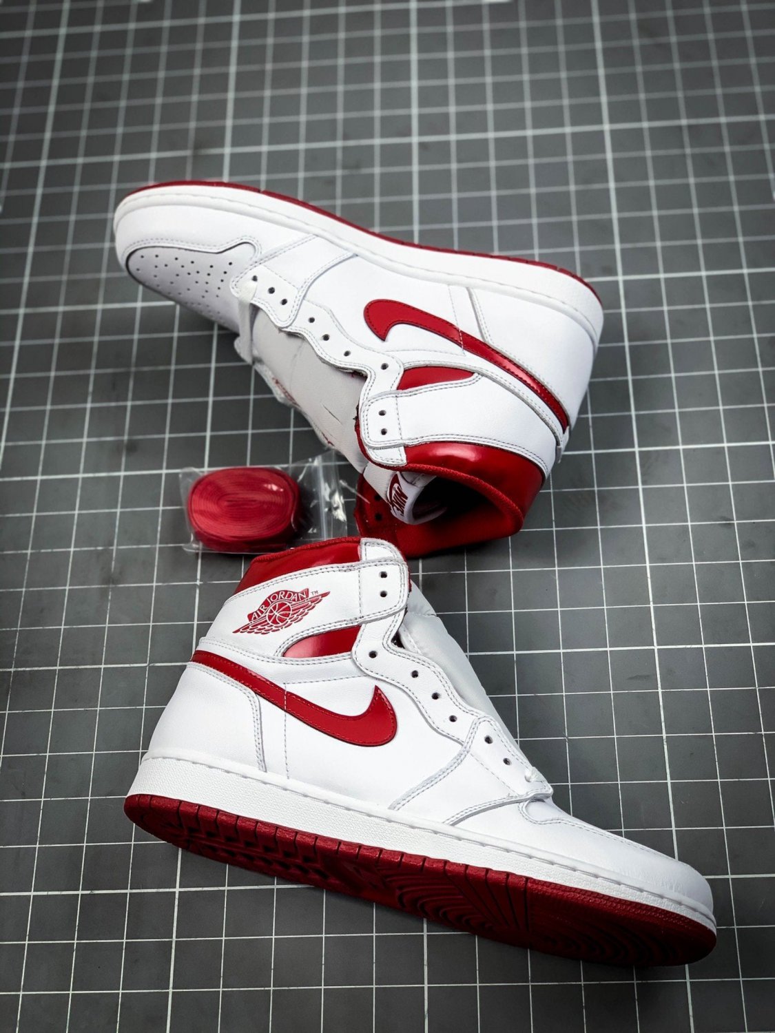 Air Jordan 1 Retro Og Metallic Red White