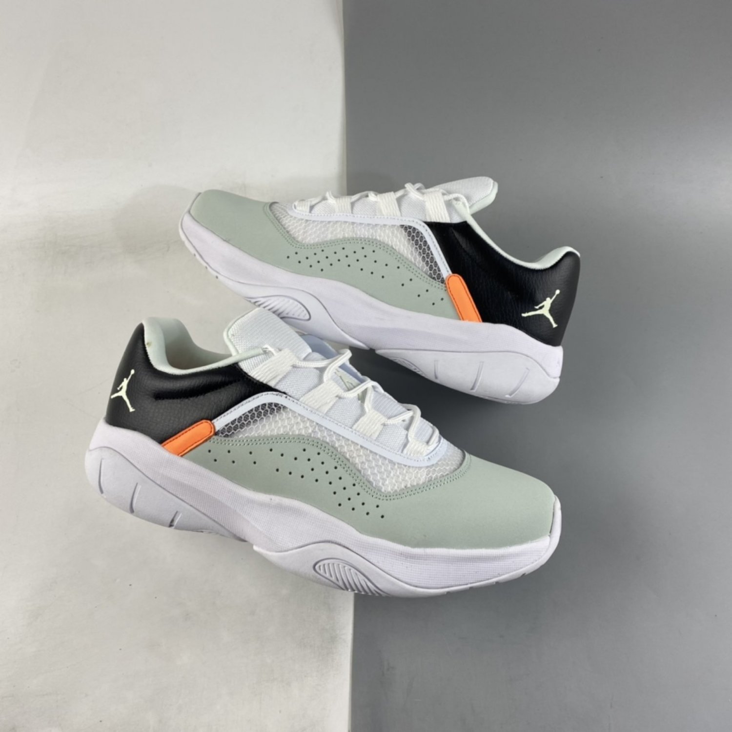 Air Jordan 11 CMFT Low Barely GreenWhite-Black