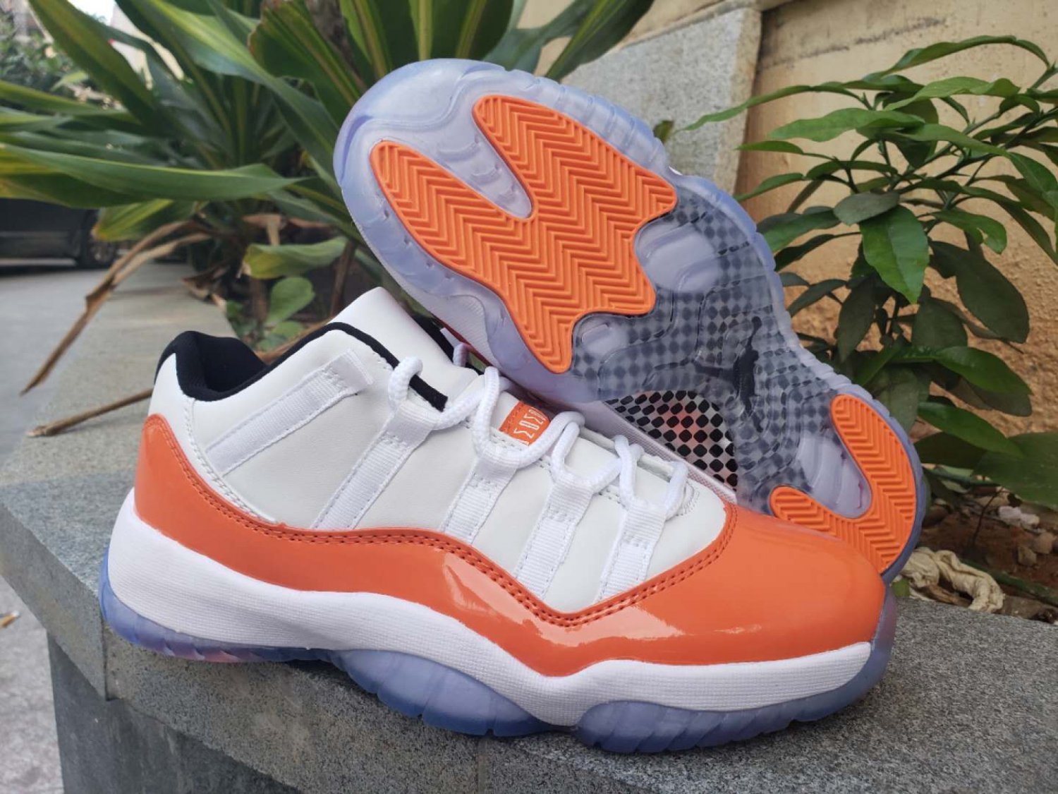 Air Jordan 11 Low WhiteBlack-Orange Trance