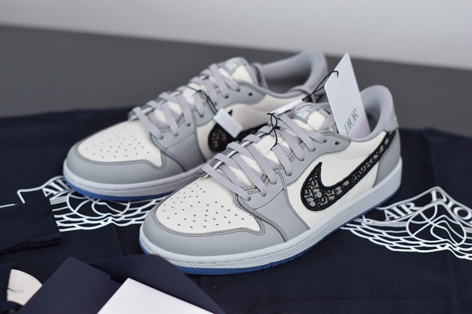 Dior X Air Jordan 1 Low Wolf GreySail-Photon Dust-White
