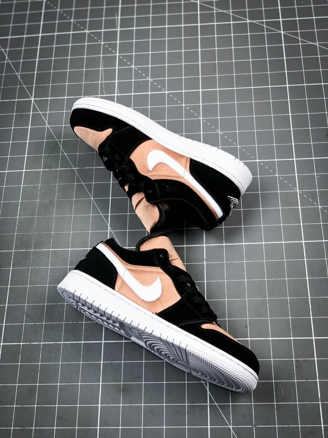 Jordan 1 Low Black White Rose Gold