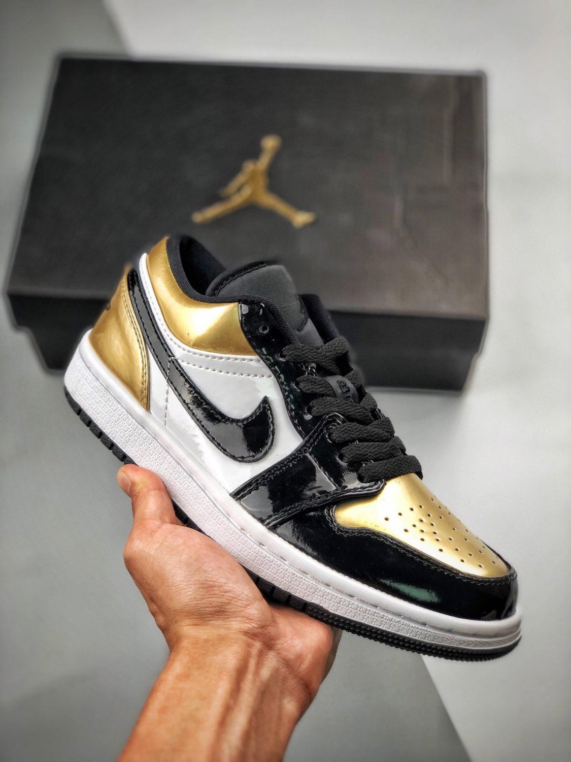 Jordan 1 Low Gold Toe