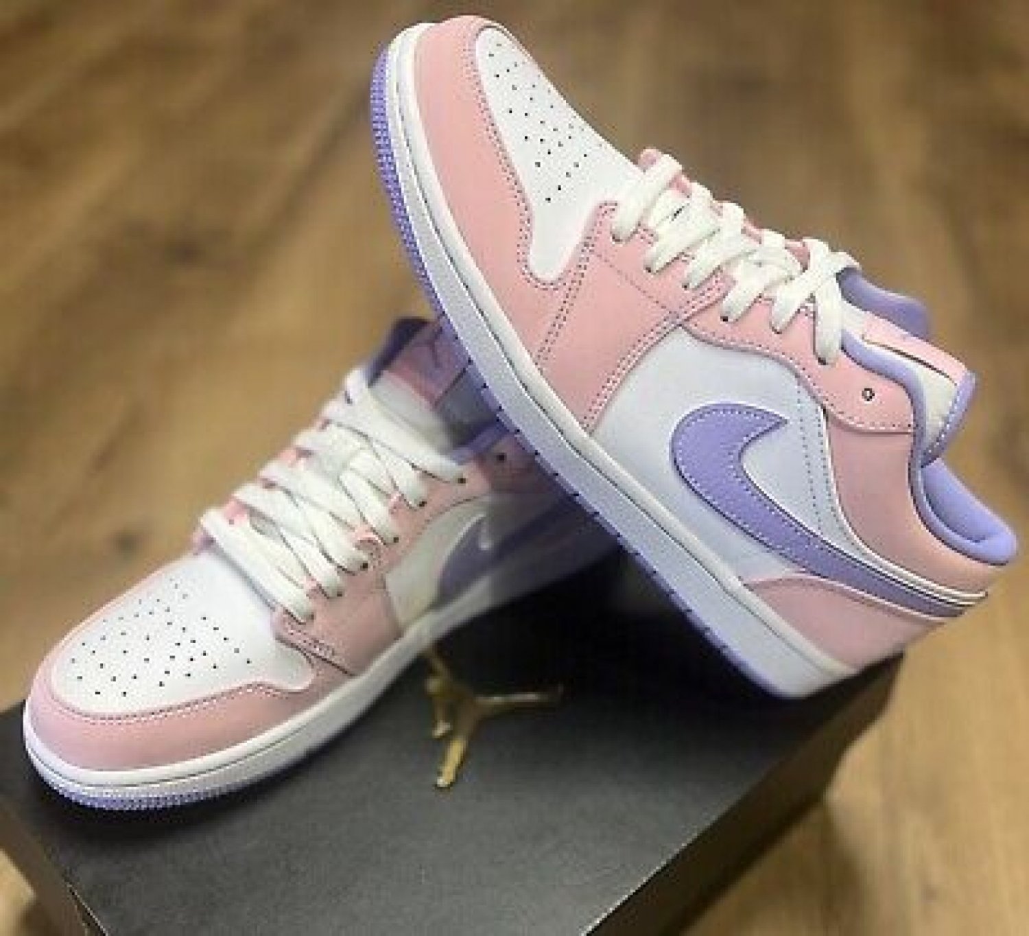 Jordan 1 Low SE Arctic Punch