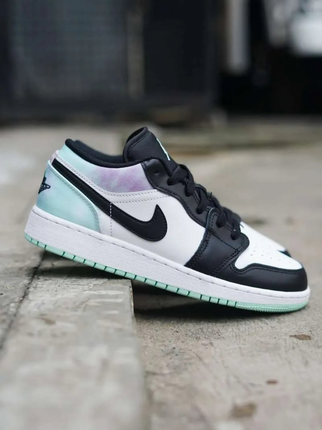 Jordan 1 Low Tie Dye