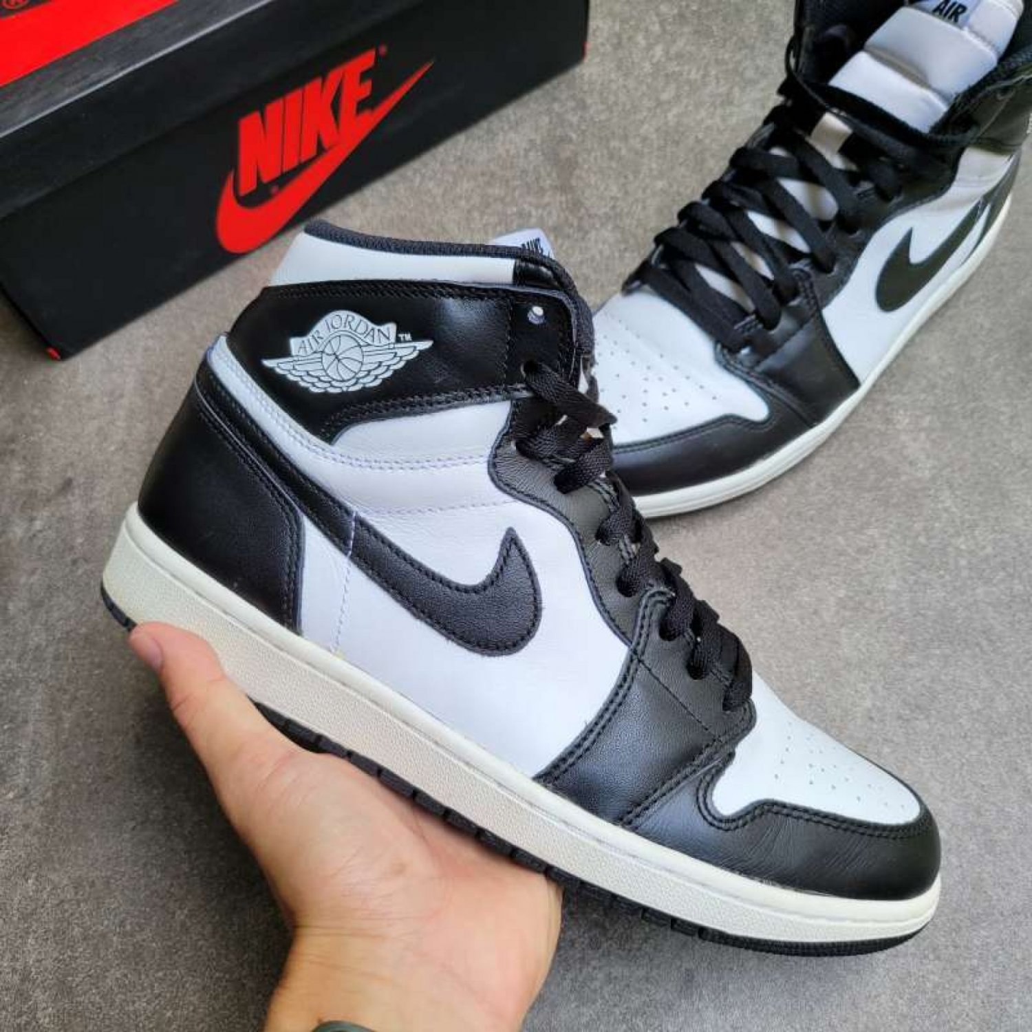 Jordan 1 Retro Black White