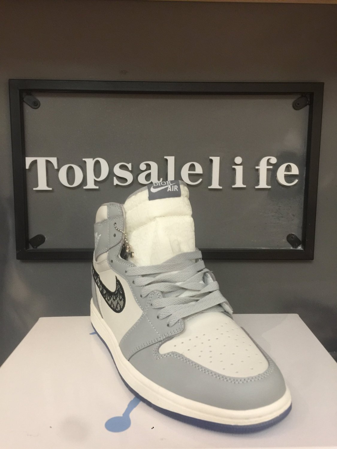 Jordan 1 Retro High Dior sneakers