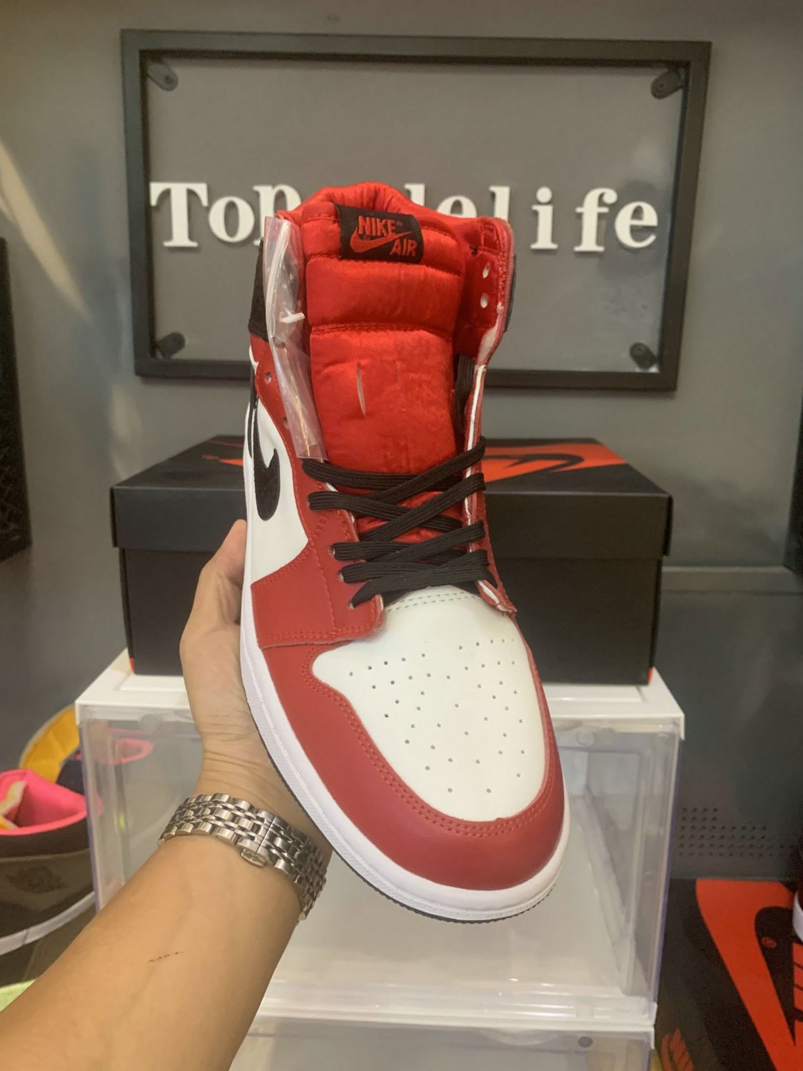 Jordan 1 Retro High OG 'Satin Red' (Women)