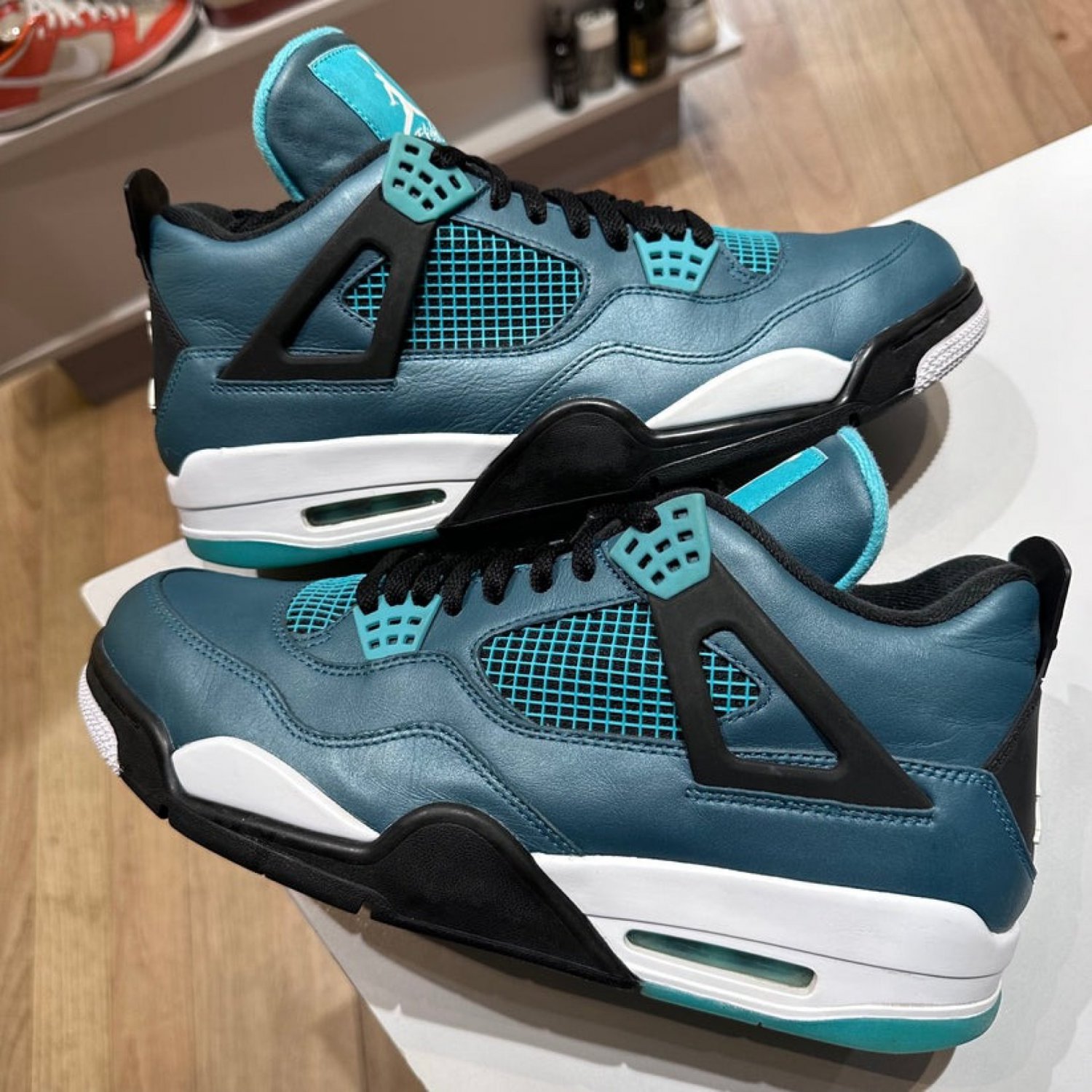 Jordan 4 Retro Teal