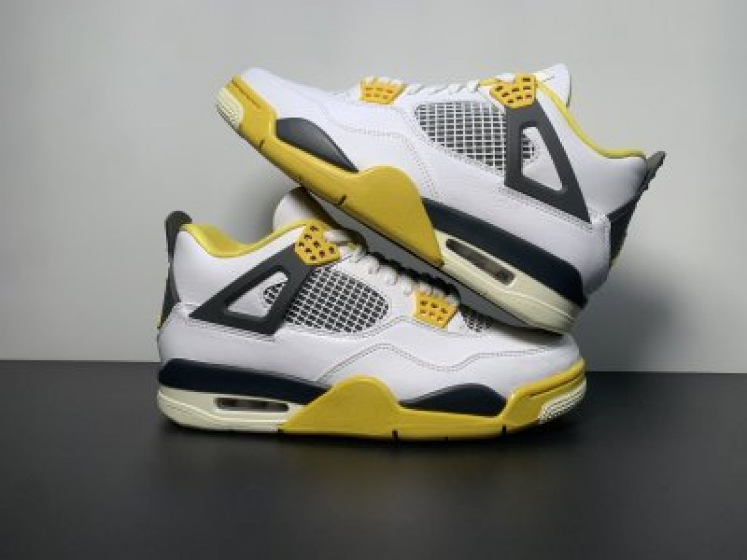 Jordan 4 Retro Vivid