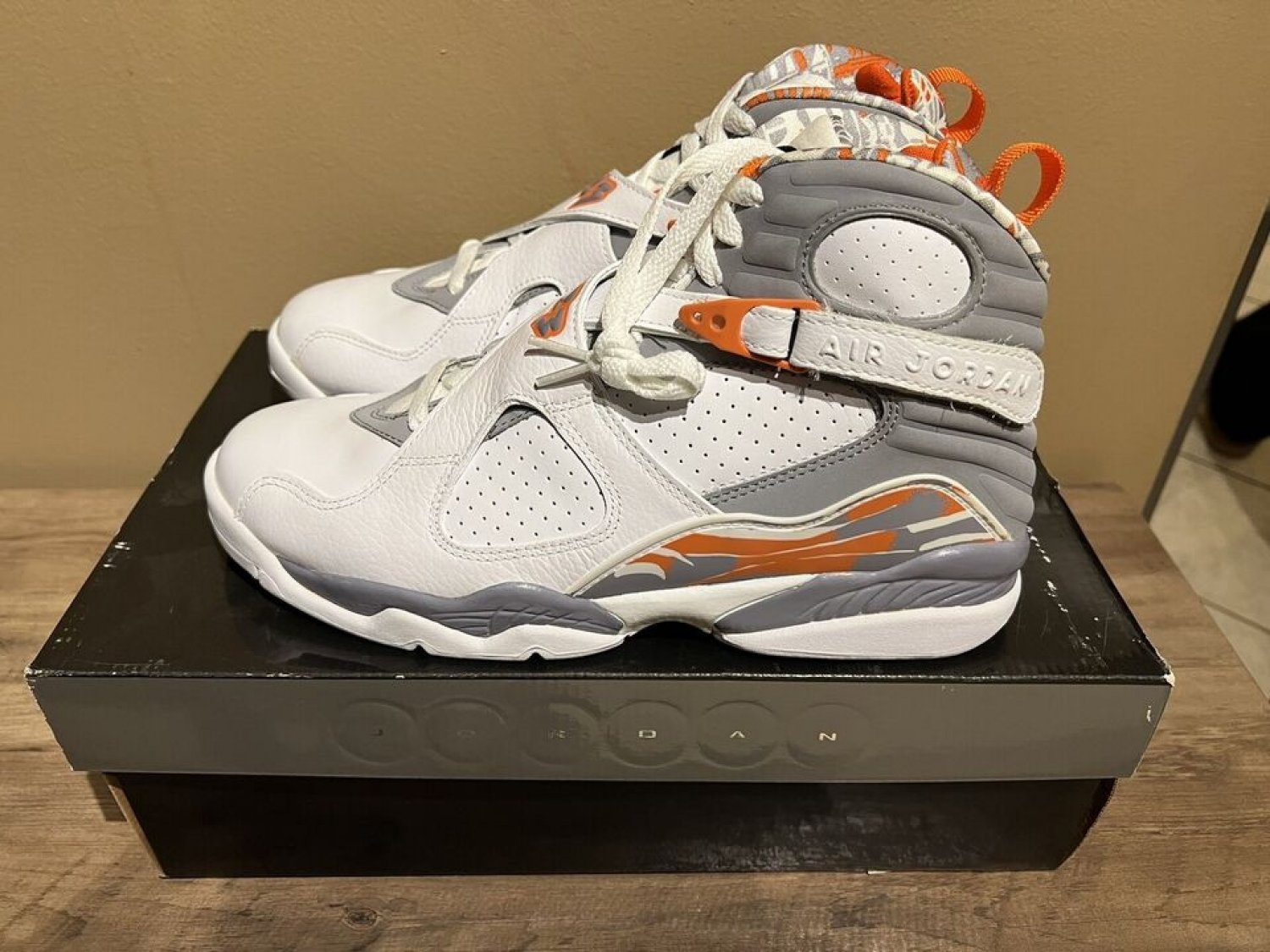Jordan 8 RetroOrange White