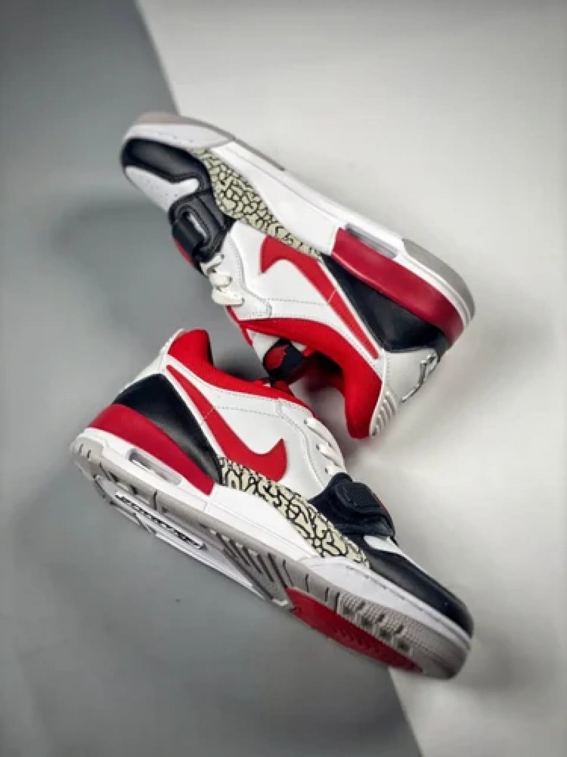 Jordan Legacy 312 Low &acirc;��Black toe&acirc;��