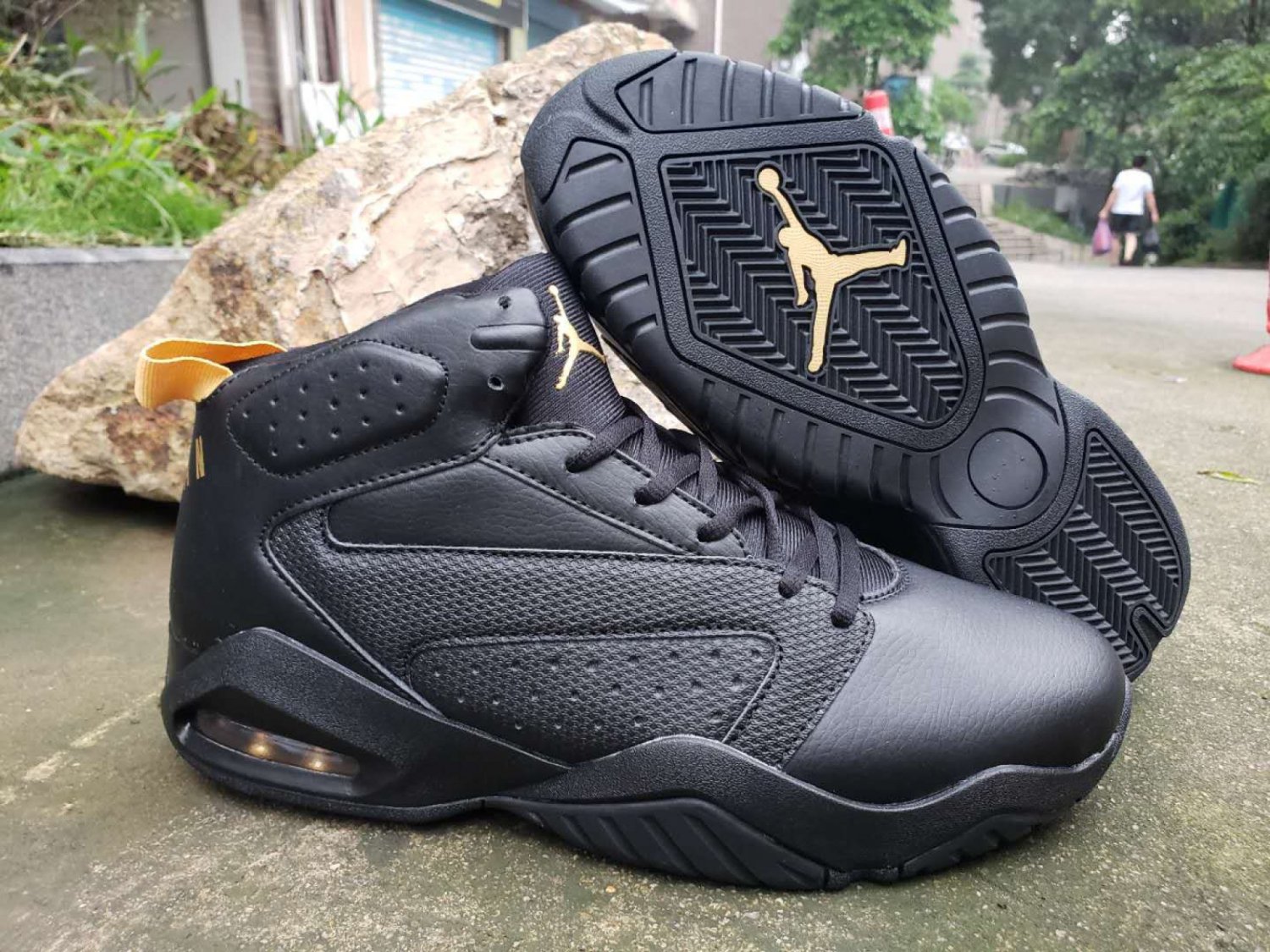 Jordan Lift Off Black Gold