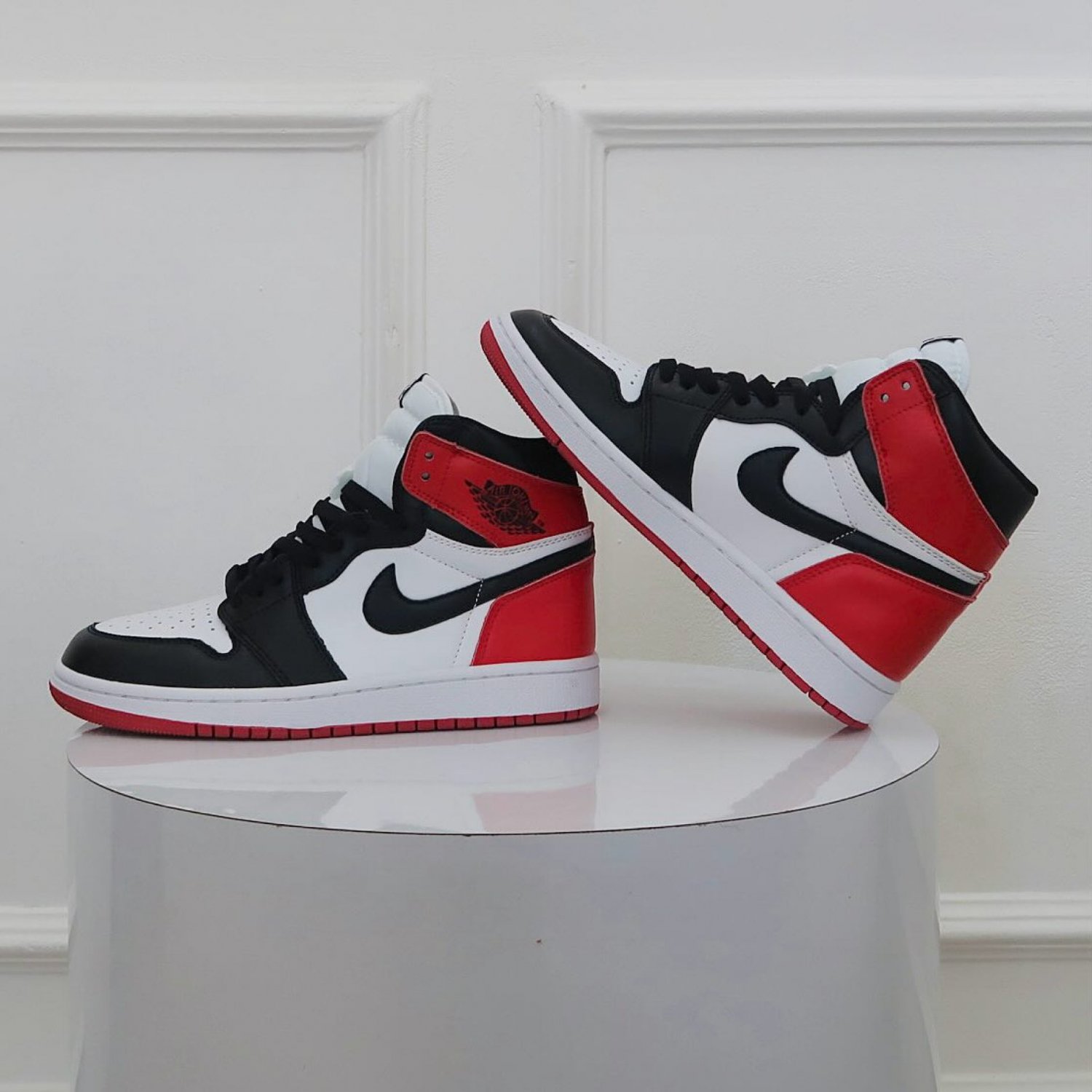 Nike Air Jordan 1 High 'Black Toe'