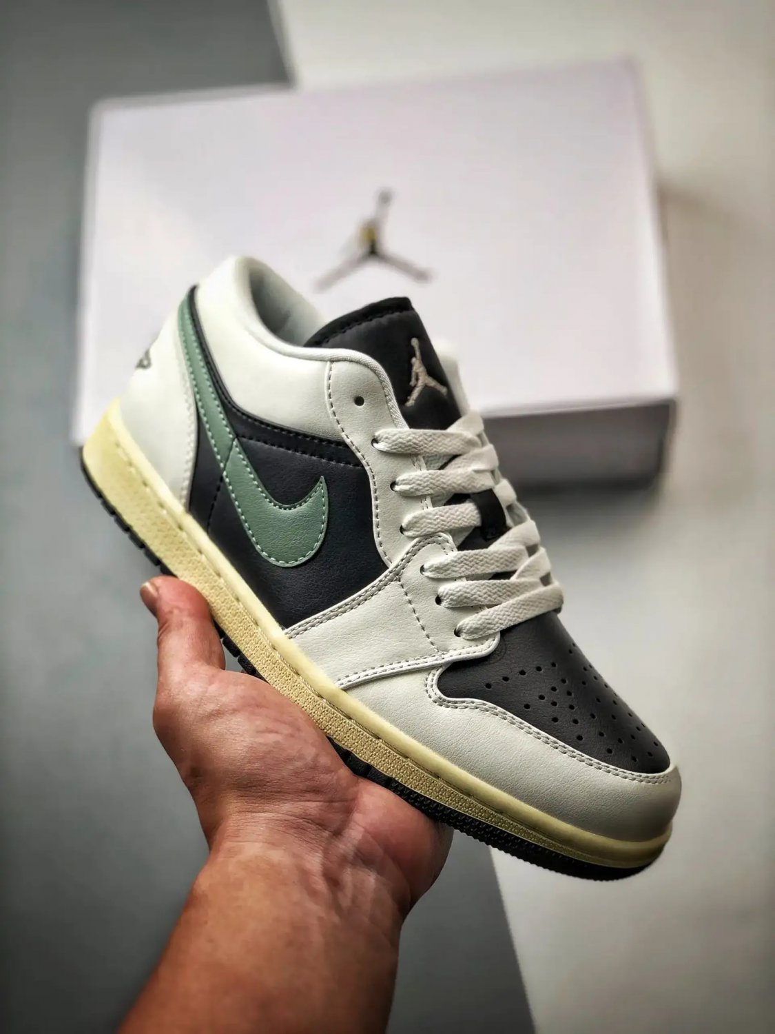 Nike Air Jordan 1 Low Jade Smoke