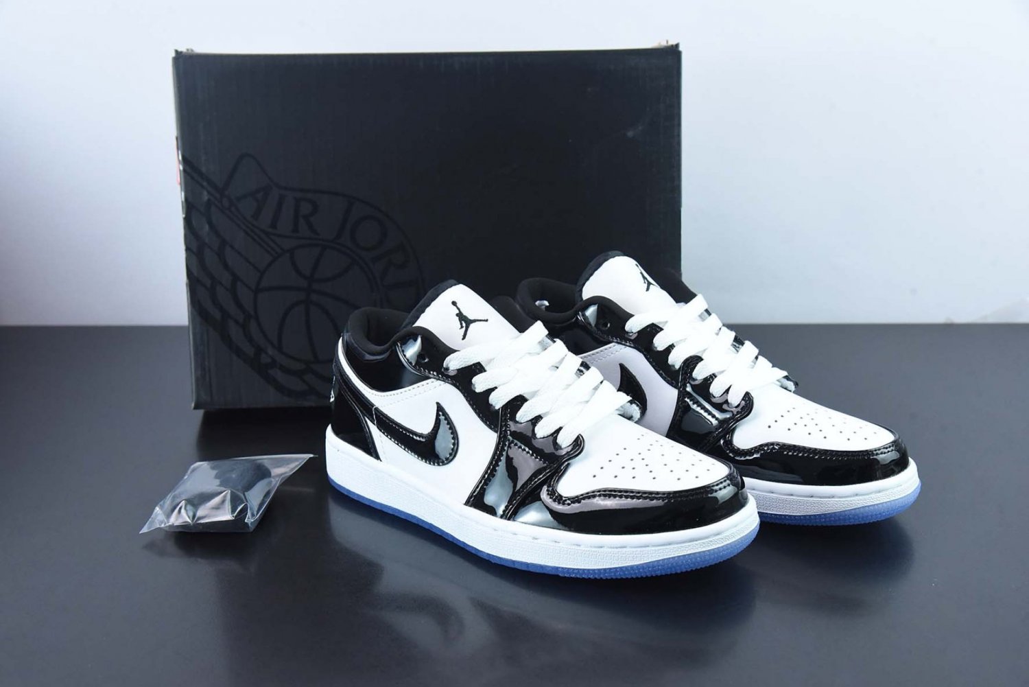 Nike Air Jordan 1 Low SE Concord
