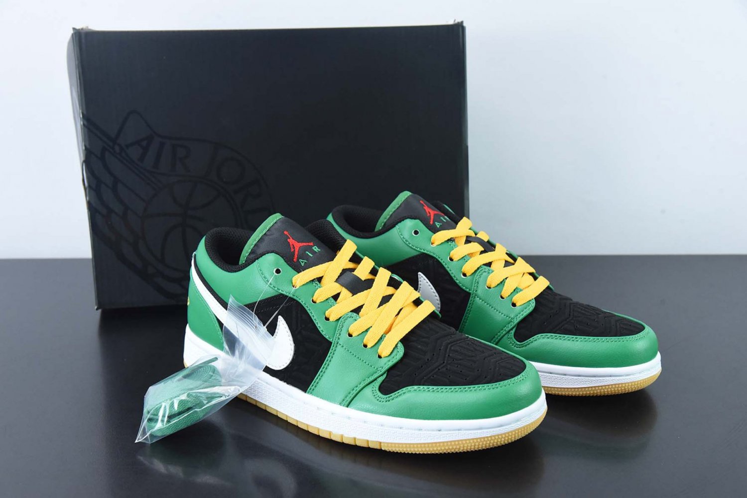 Nike Air Jordan 1 Low SE Holiday Special