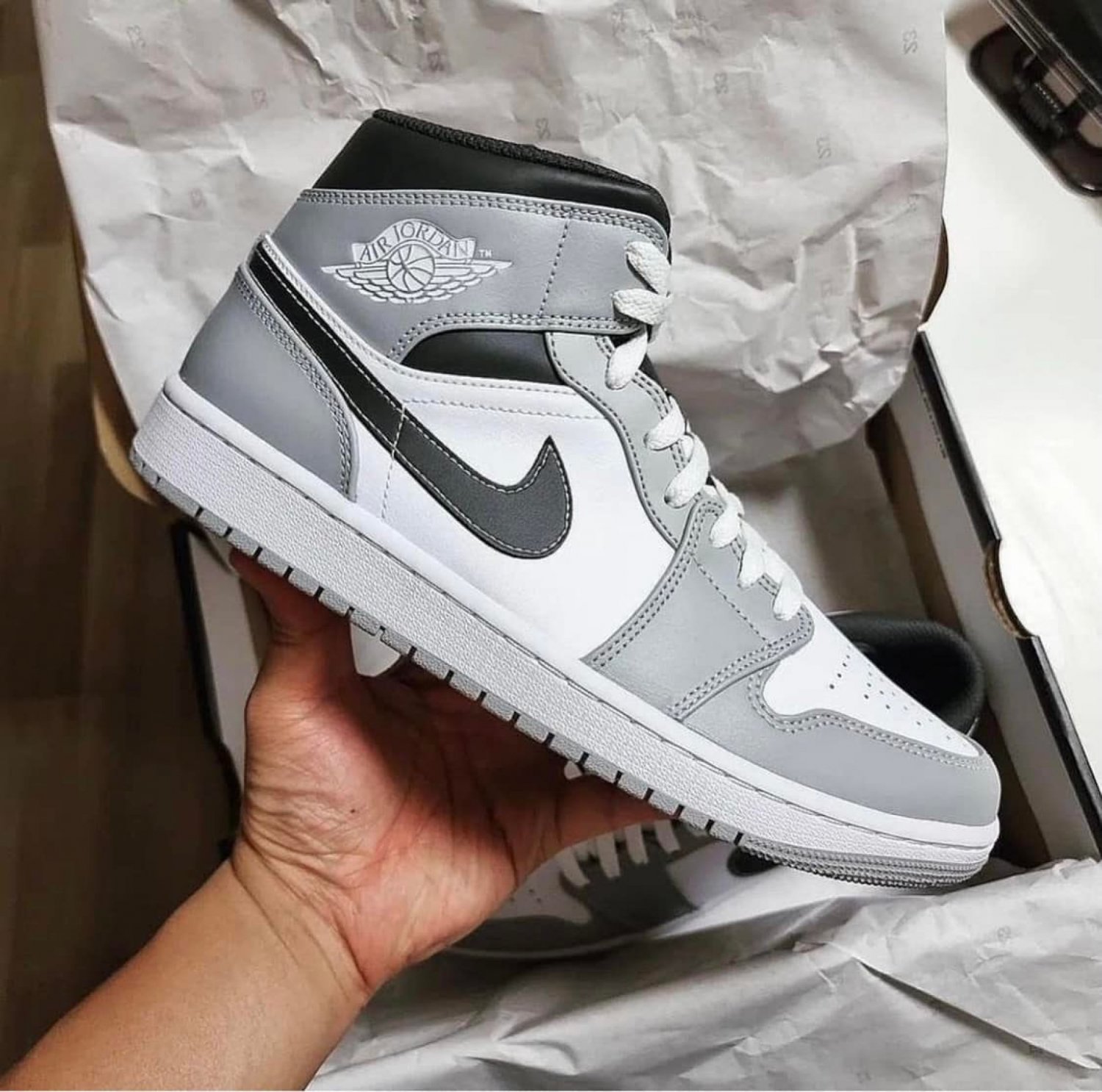 Nike Air Jordan 1 Mid  Light Smoke Grey