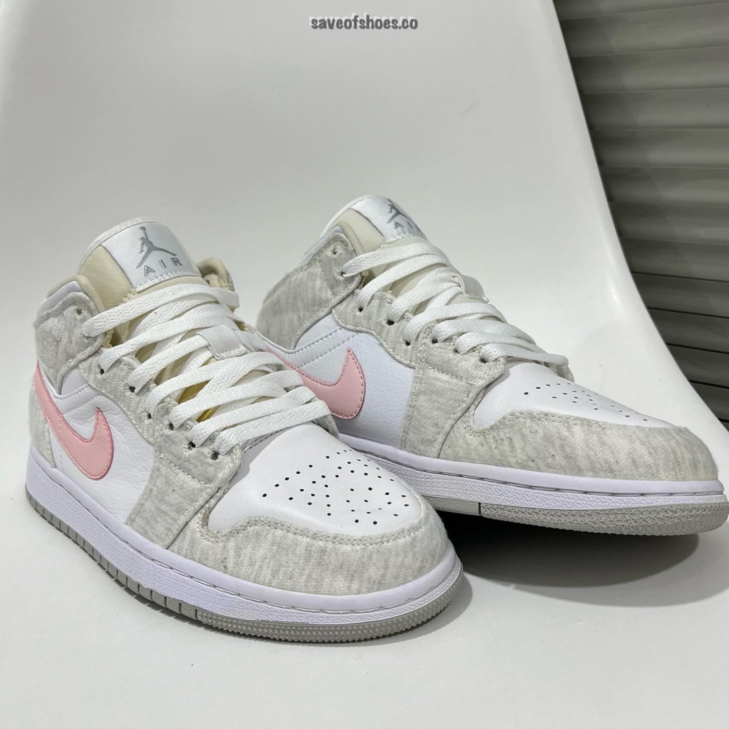 Nike Air Jordan 1 Mid &acirc;��Light Iron Ore&acirc;��