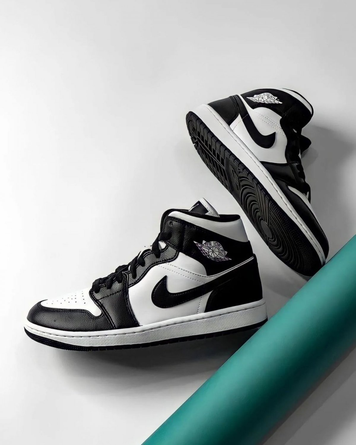 Nike Air Jordan 1 Mid 'Panda'