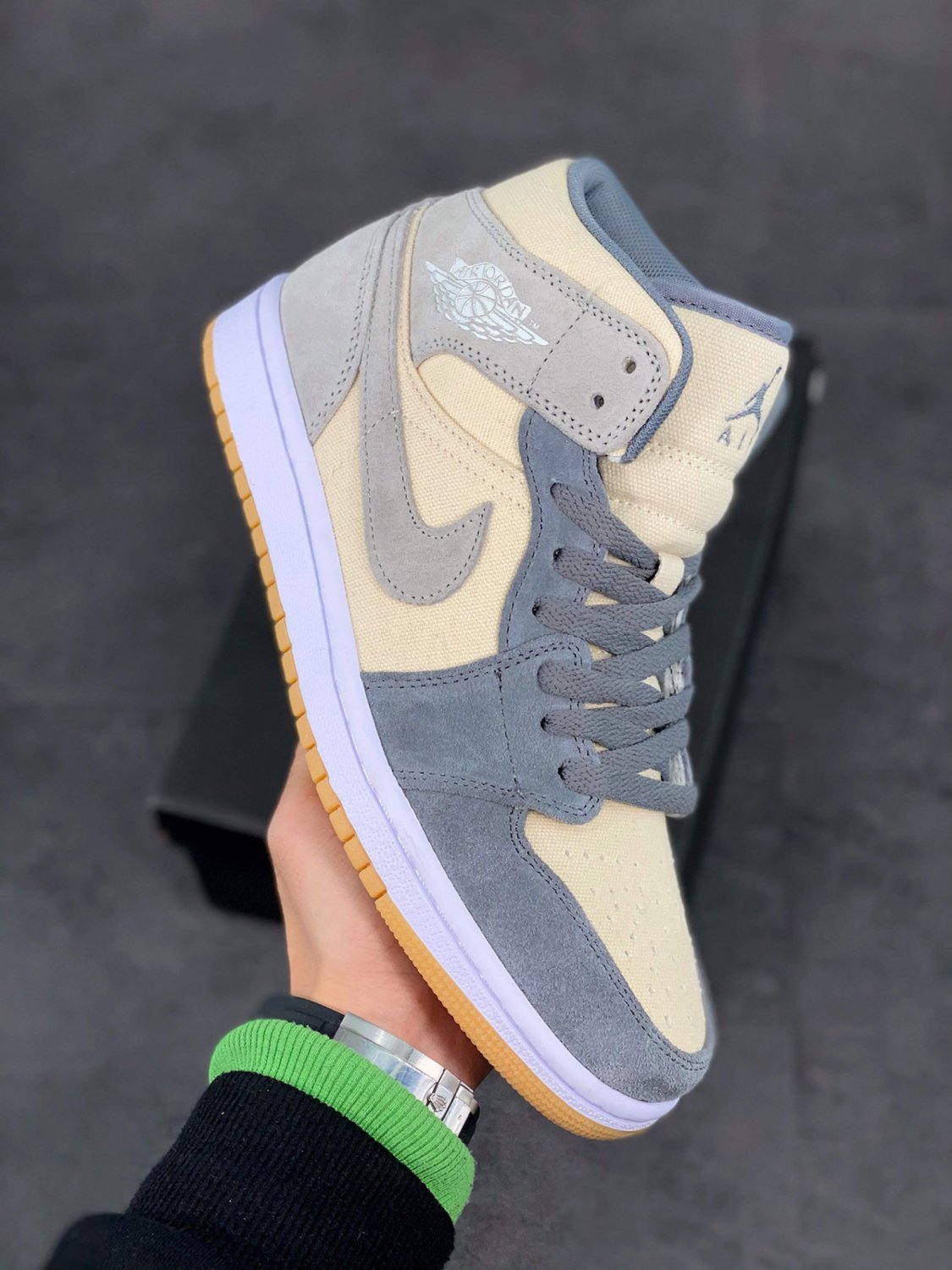 Nike Air Jordan 1 Mid SE Coconut Milk Particle Grey