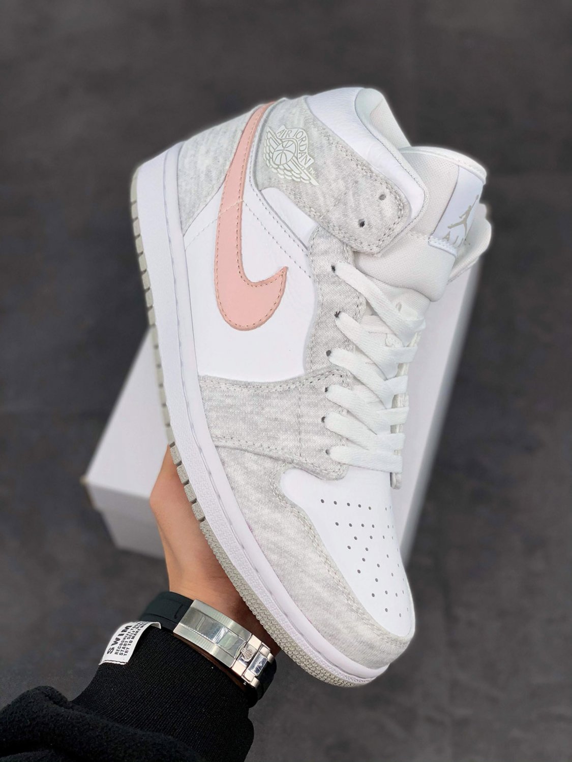 Nike Air Jordan 1 Mid SE Light Iron Ore