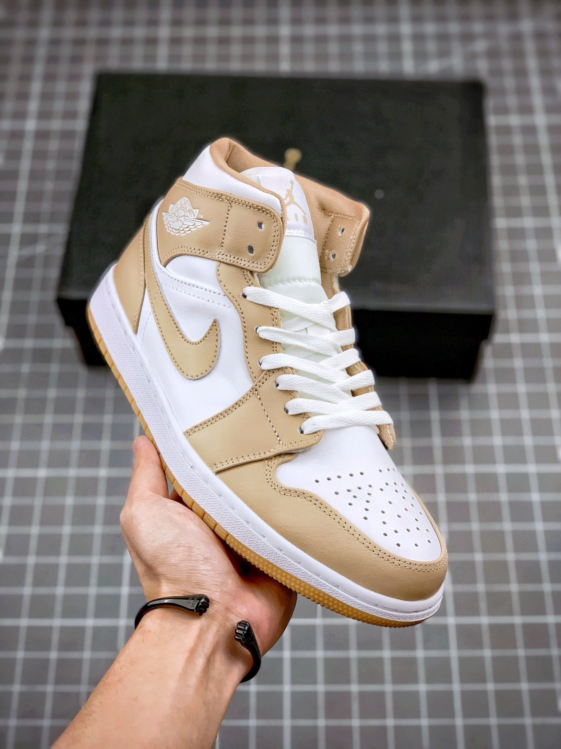 Nike Air Jordan 1 Mid Tan Gum