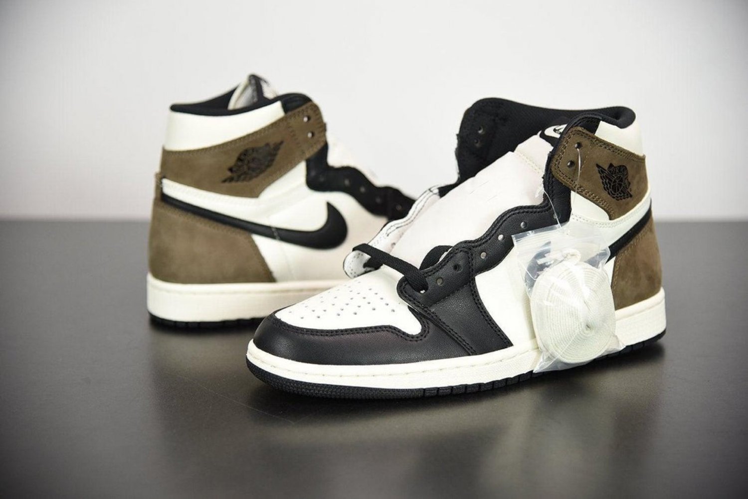 Nike Air Jordan 1 Retro High Darkk Mocha