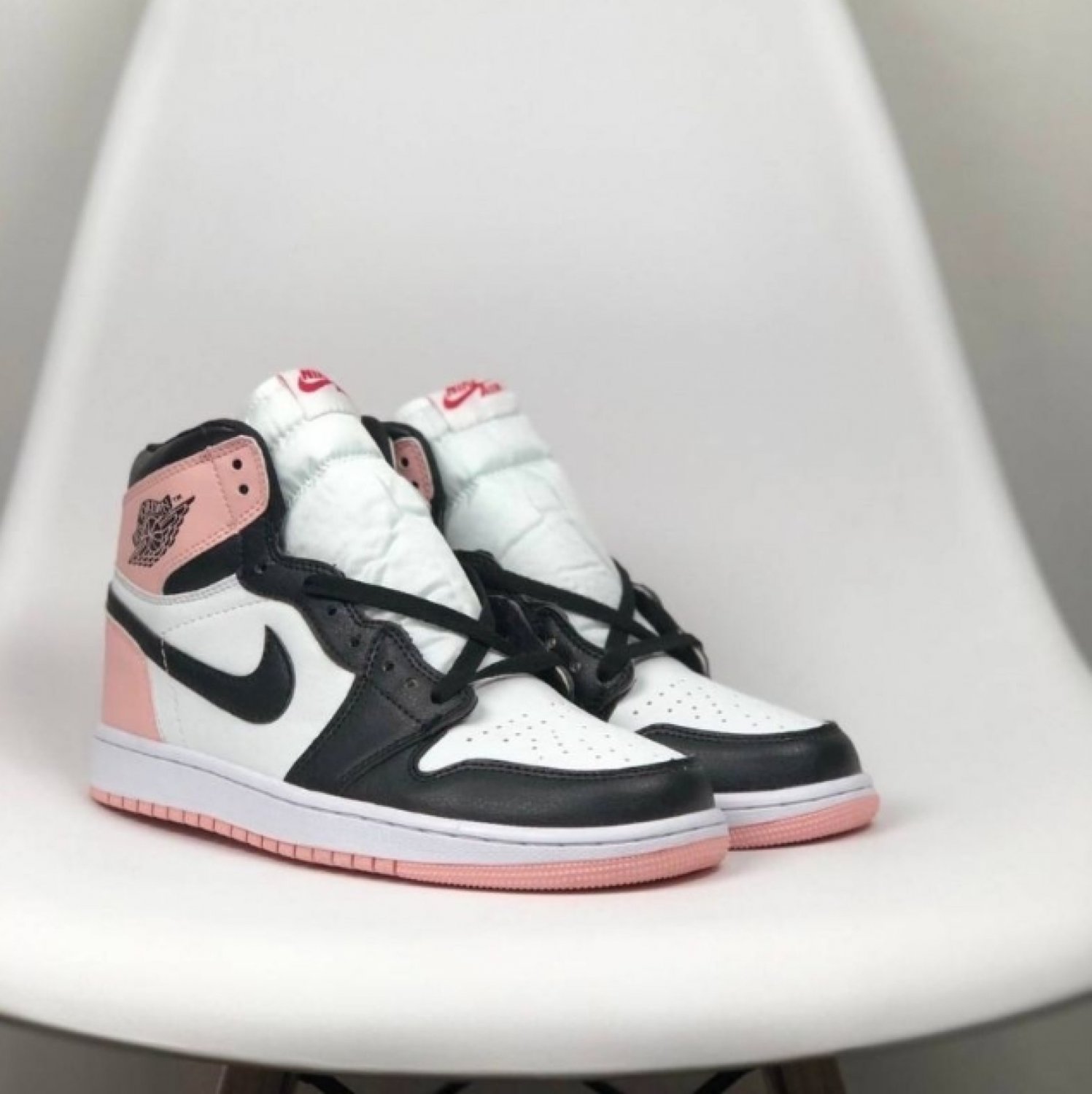 Nike Air Jordan 1 Retro High OG Rush Pink