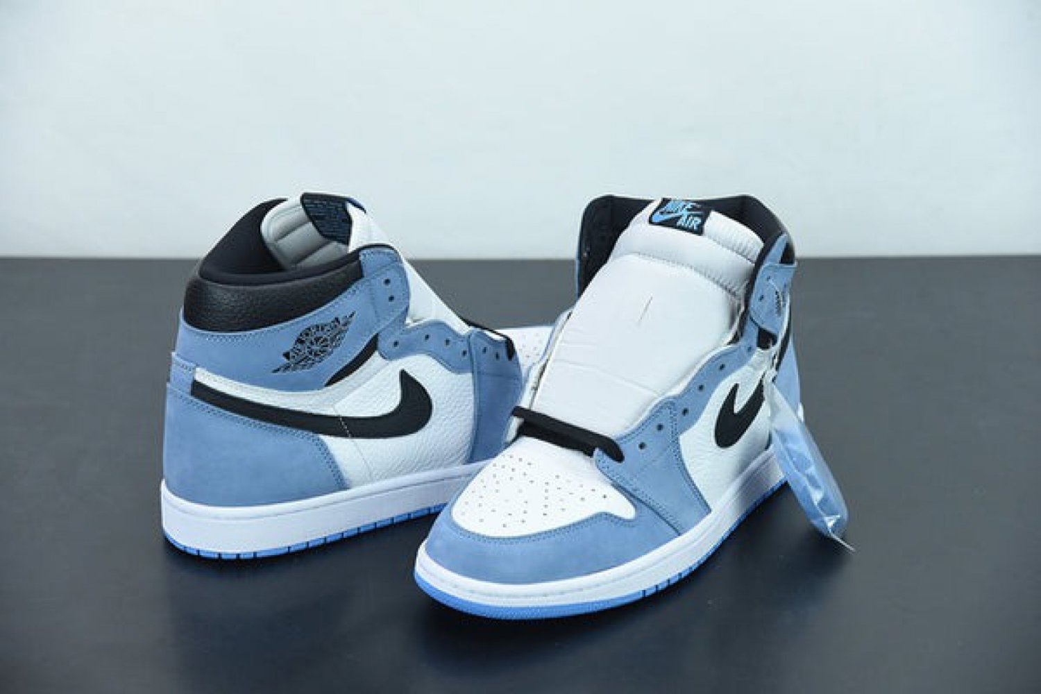 Nike Air Jordan 1 Retro High OG University Bluee