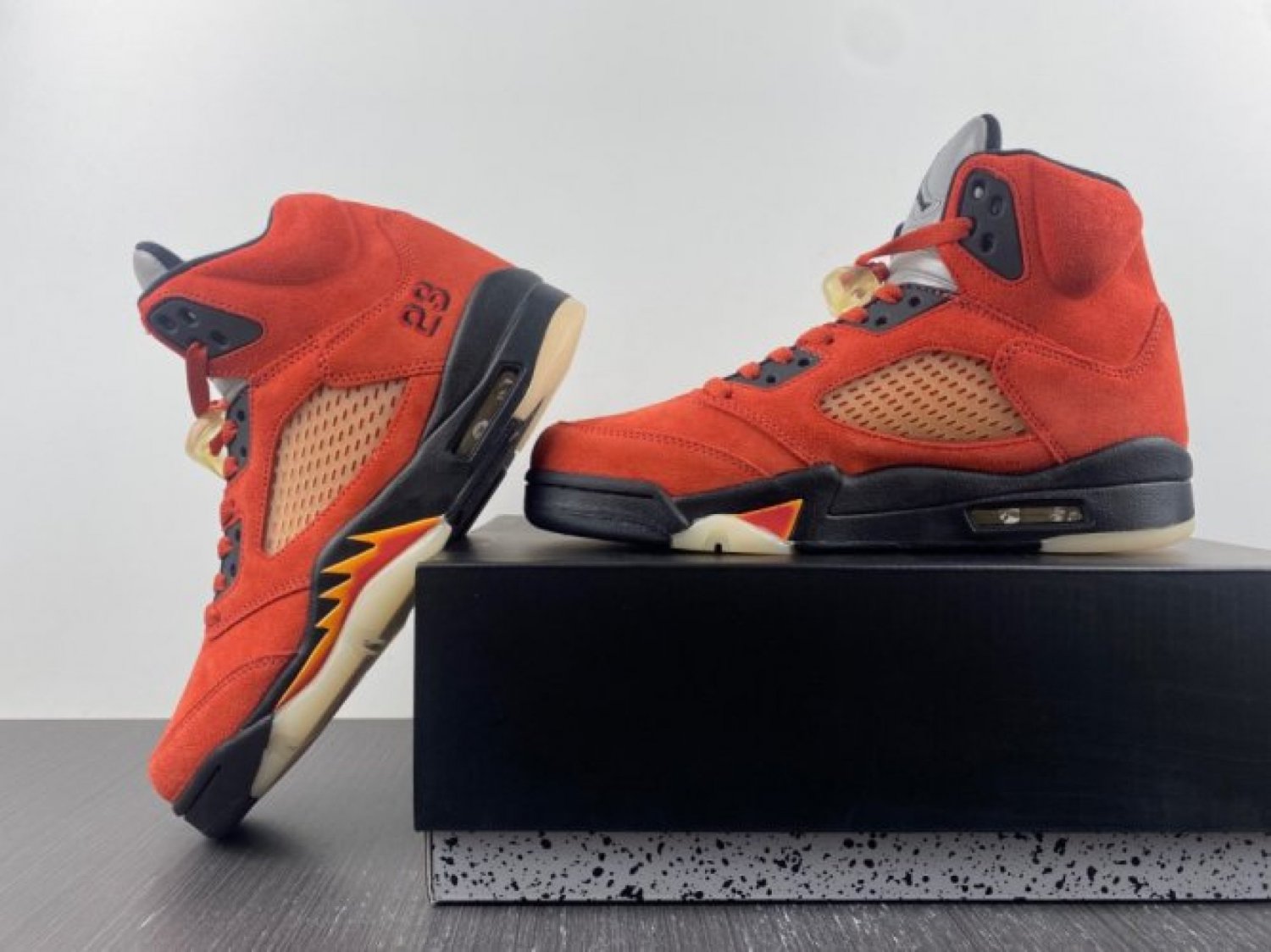Nike Air Jordan 5 Retro Dunk on Mars DD9336-800