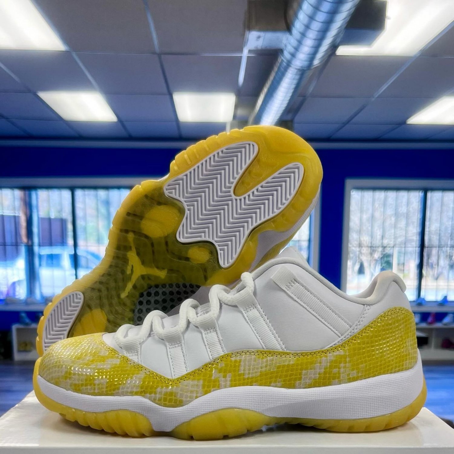 Nike Air Jordan Retro 11 Low &acirc;��Yellow Snakeskin&acirc;��
