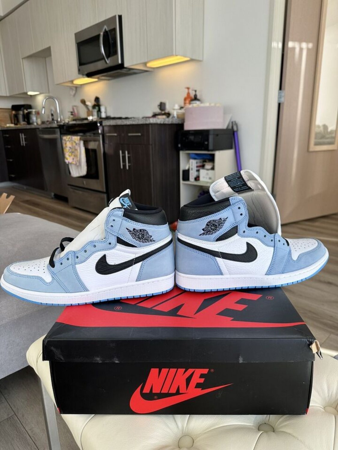 Air Jordan 1 High OG UNC University Blue