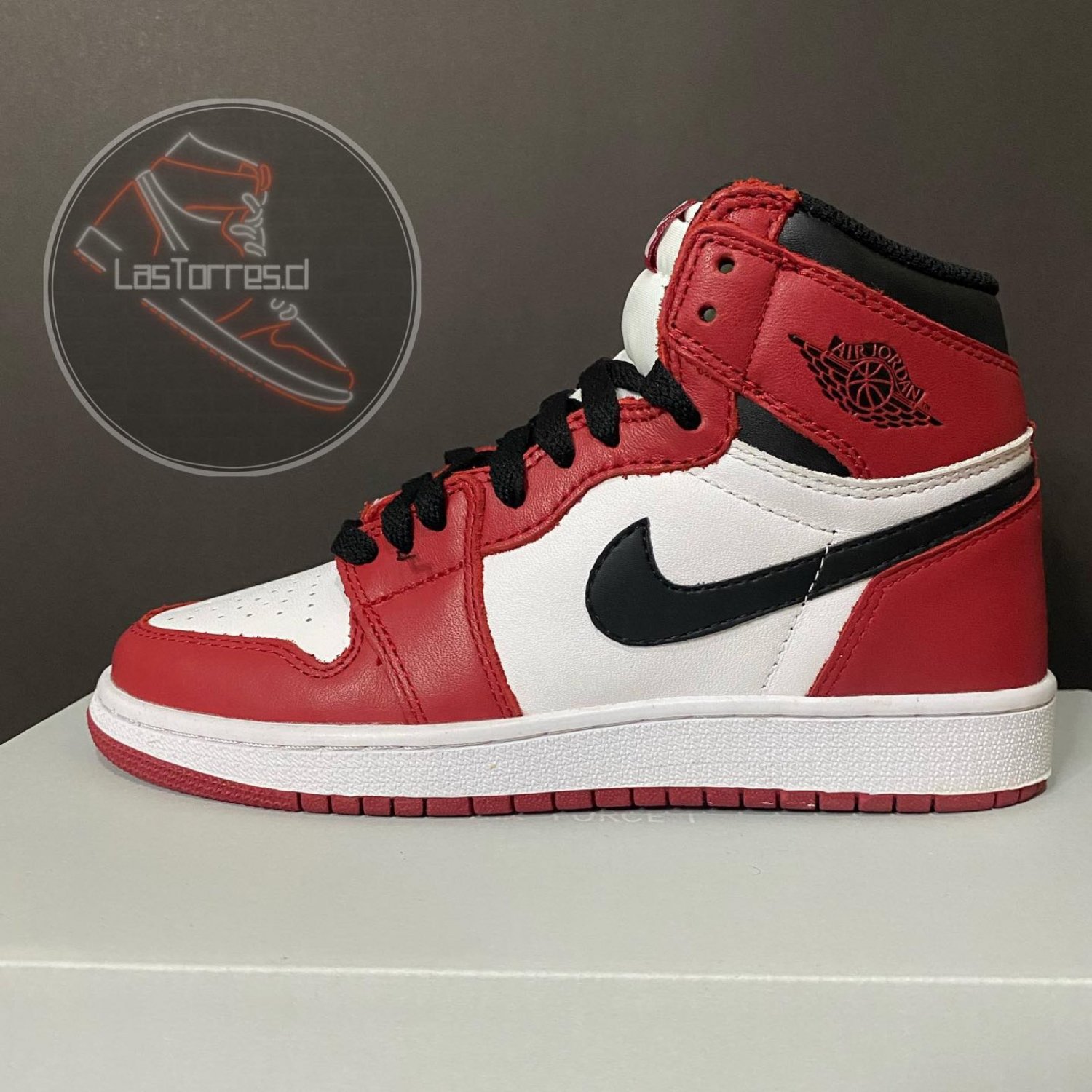 Air Jordan 1 Retro High OG 'Chicago'