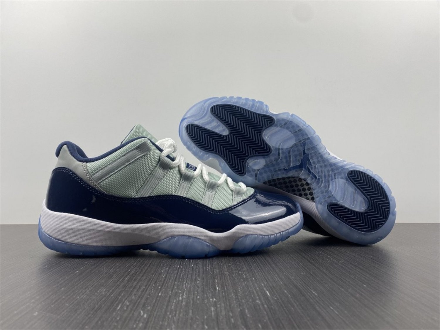 Air Jordan 11 Low Georgetown