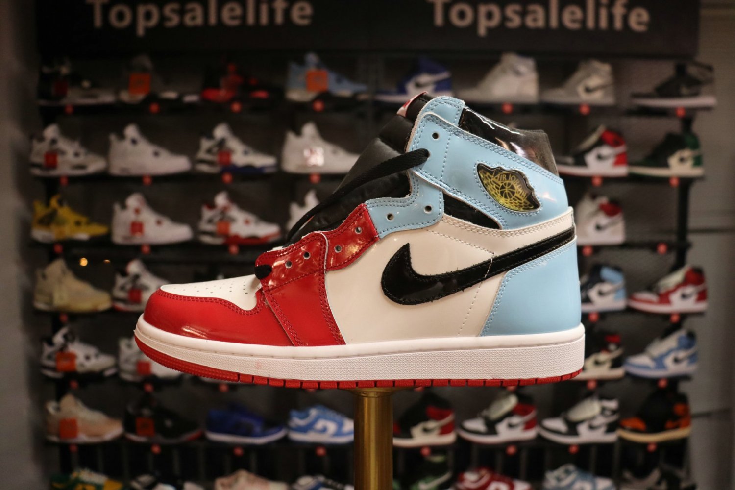 Air Jordan Nike 1 Retro High OG Fearless