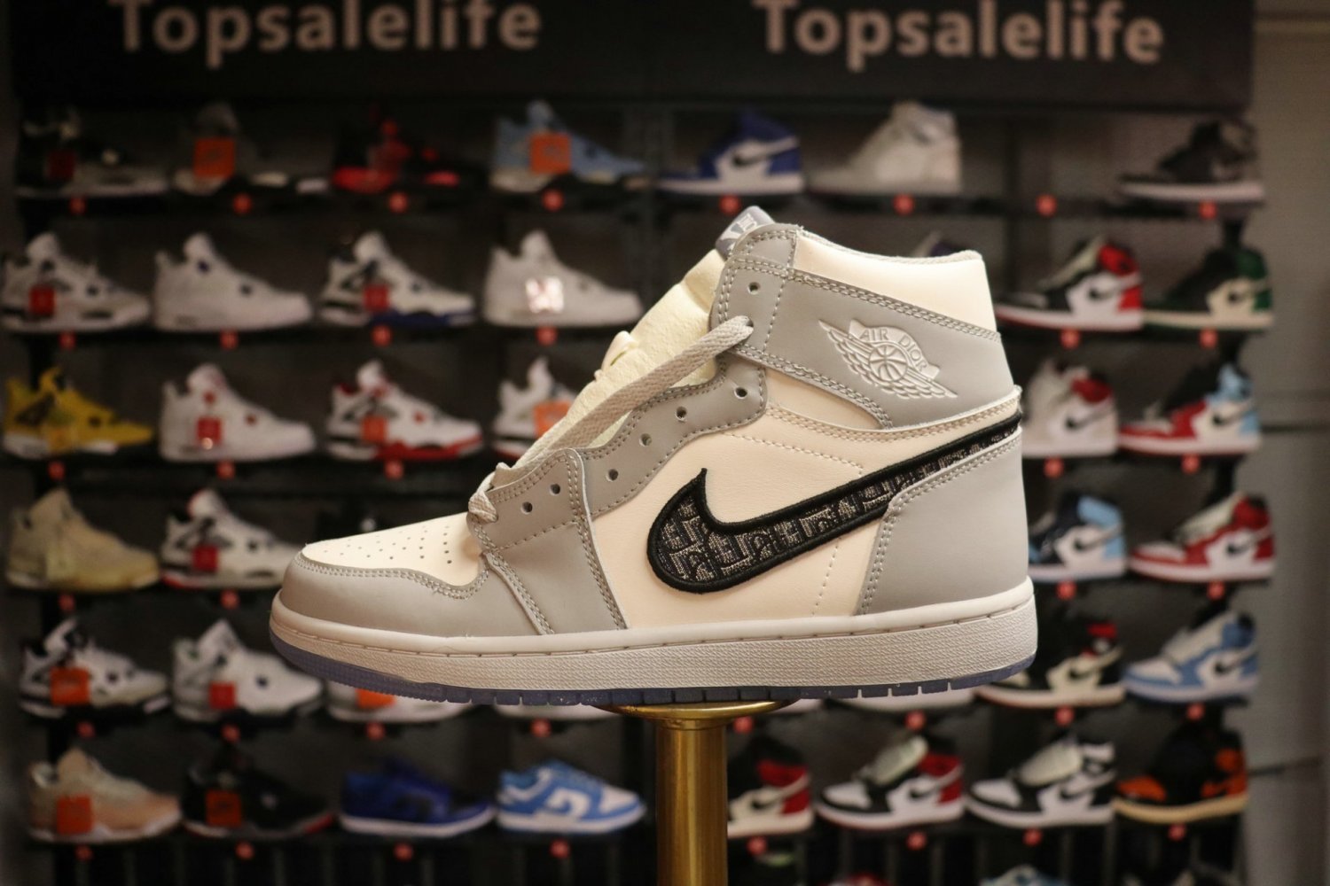 Dior x Air Jordan 1 High OG White Wolf Grey