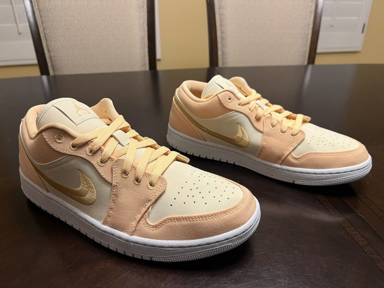 Jordan 1 Low Team Gold,
