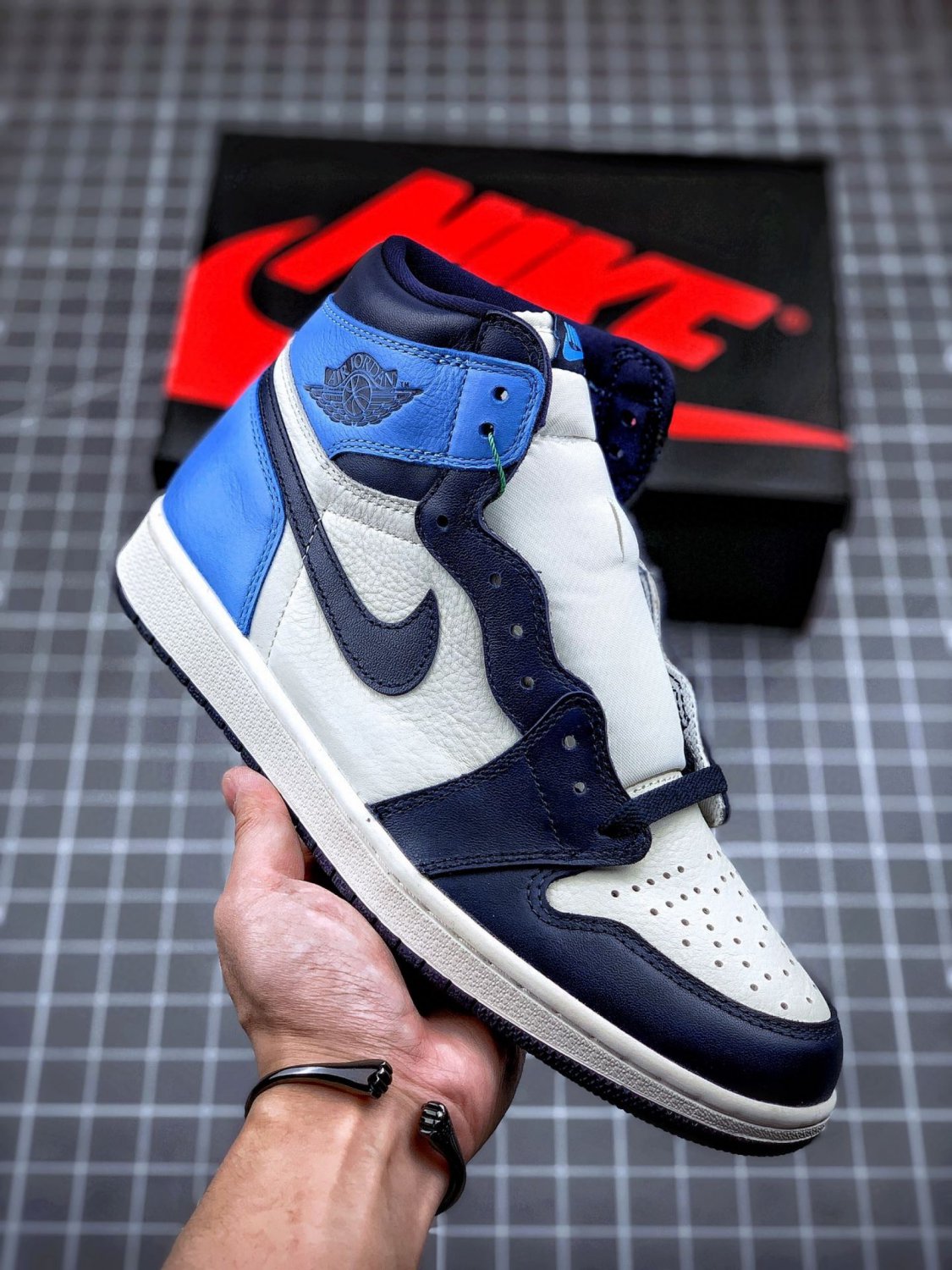 Jordan 1 Retro High Obsidian