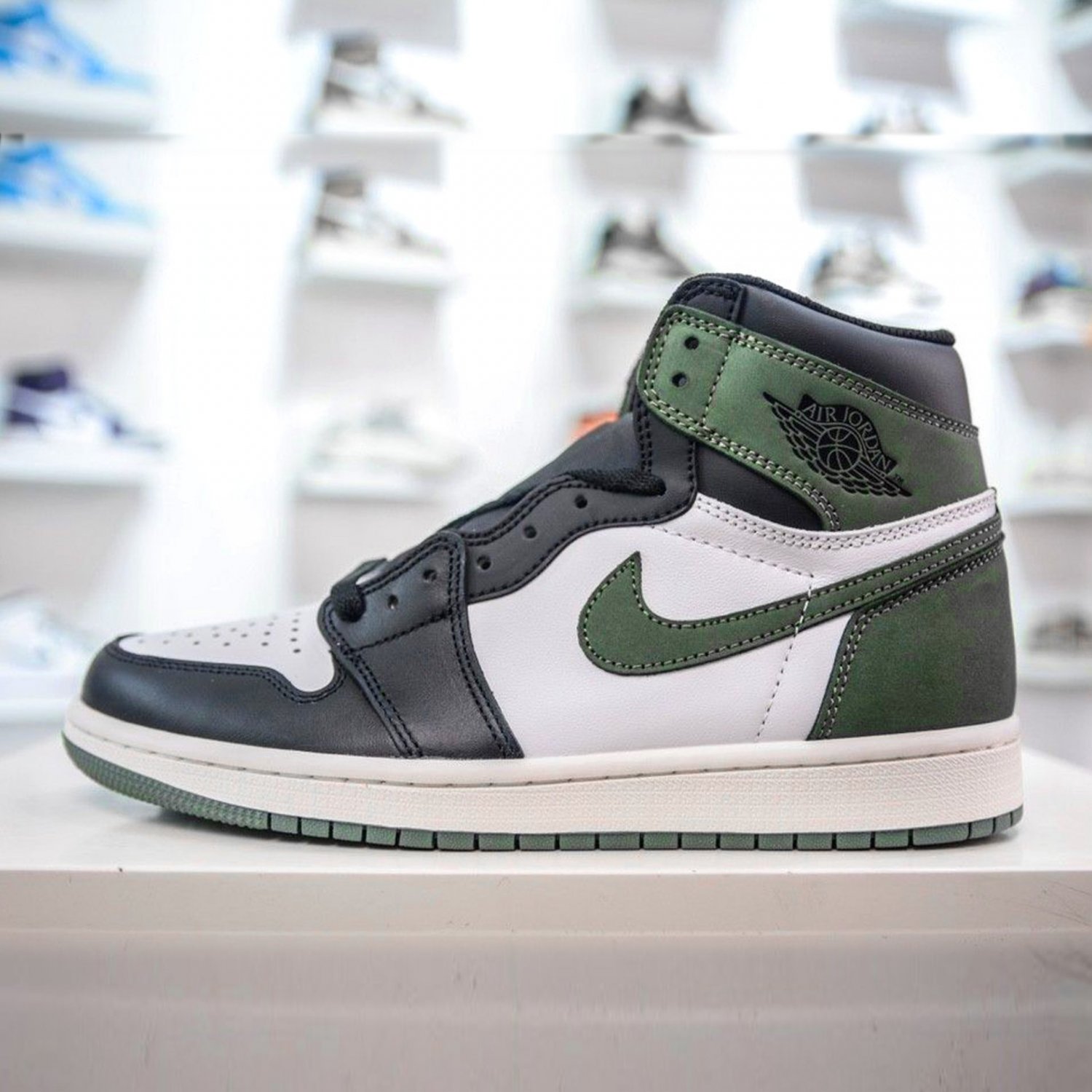 Jordan 1 Retro High OG &acirc;�� Clay Green &acirc;�� ( 2018 ) 555088-135
