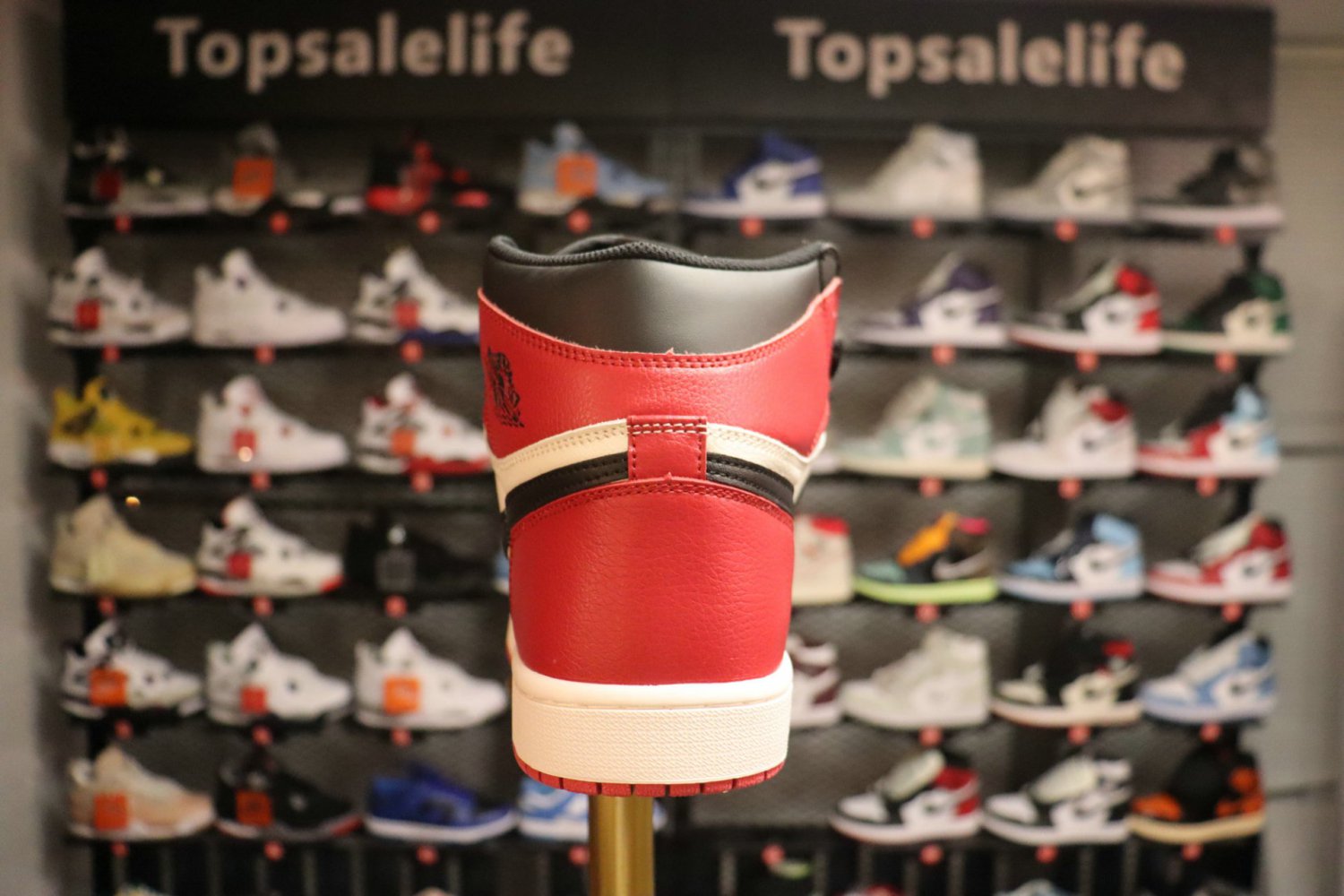 nike air jordan 1 retro high og 'bred toe'