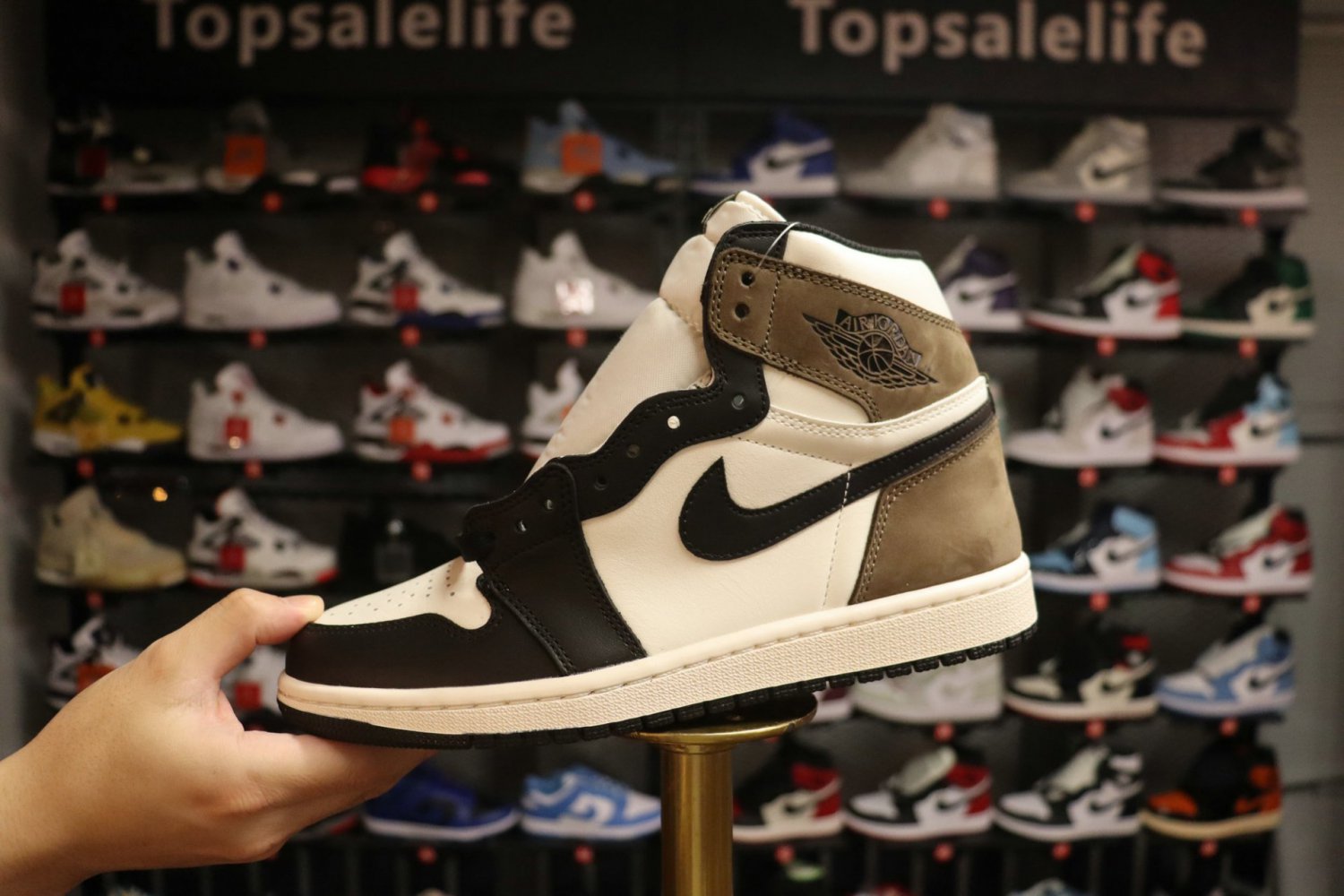 nike air jordan 1 retro high og 'dark mocha'