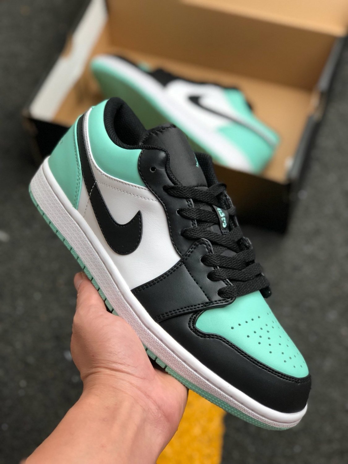 Nike Air Jordan 1 Low Emerald Toe