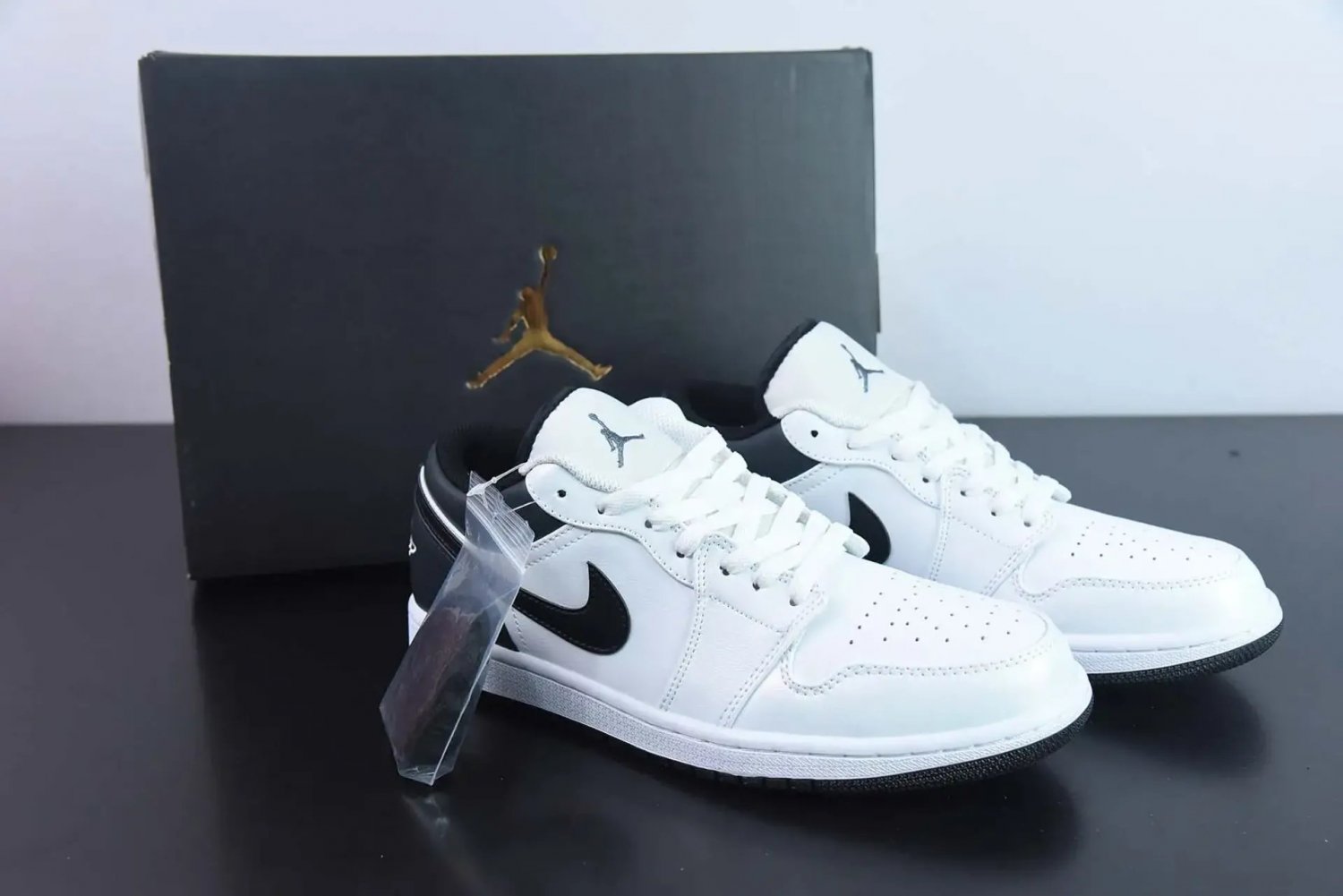Nike Air Jordan 1 Low White Black 553560-132