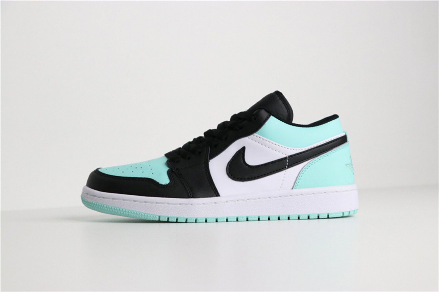 Nike Air Jordan 1 Low WhiteEmerald Rise-Black